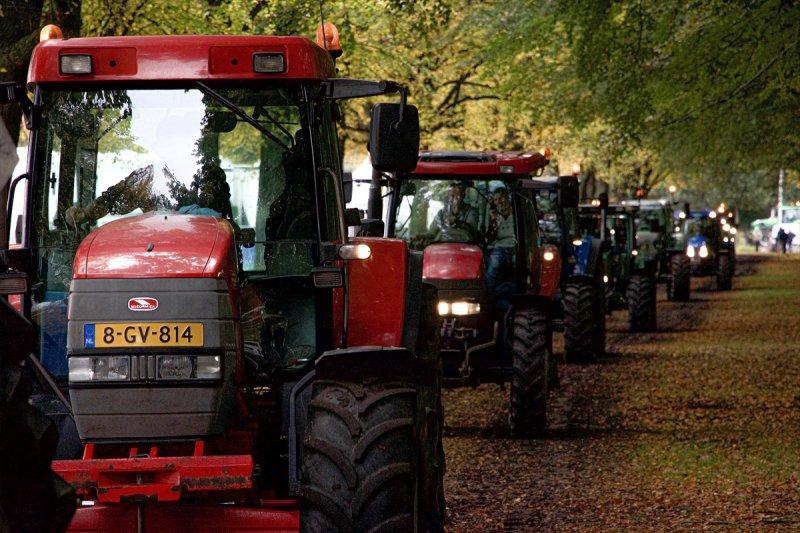 Hollanda'da çiftçi protestoları hayatı felç etti