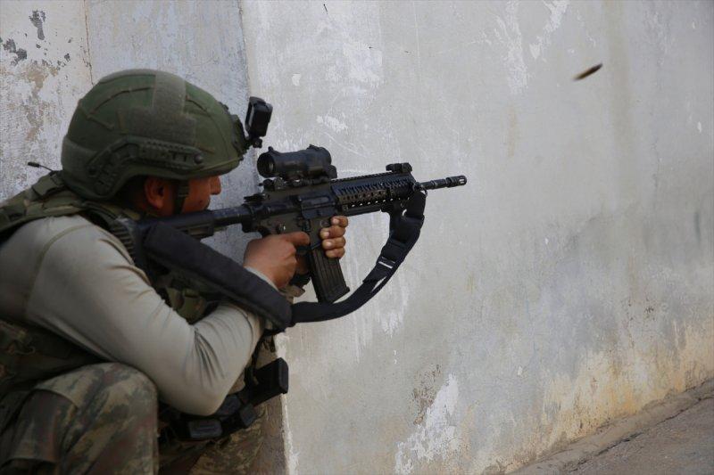 Mehmetçik adım adım terörü temizliyor