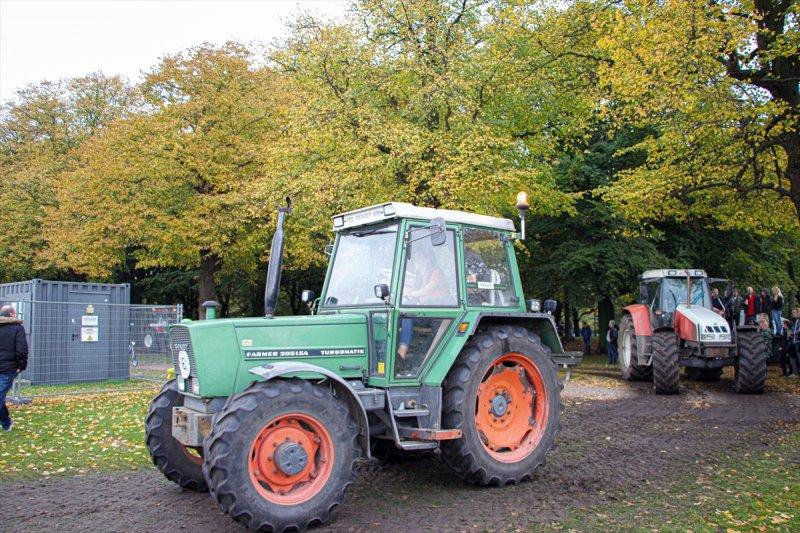 Hollanda'da çiftçi protestoları hayatı felç etti