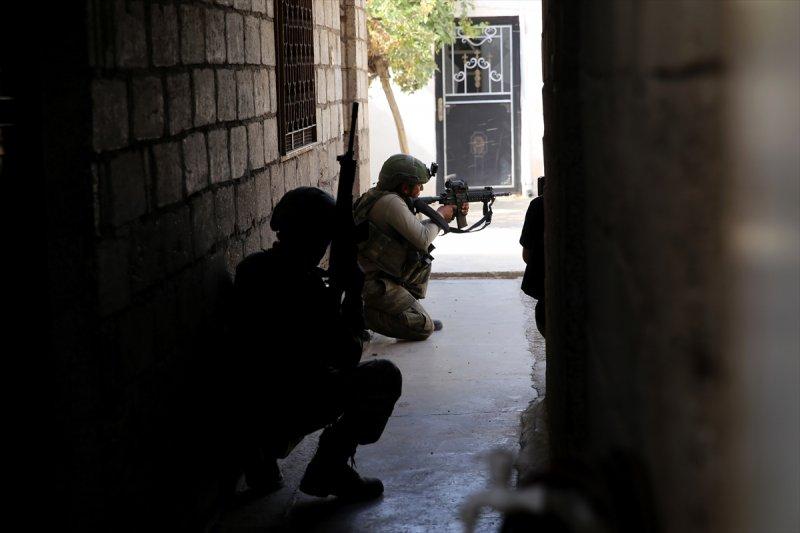 Mehmetçik adım adım terörü temizliyor