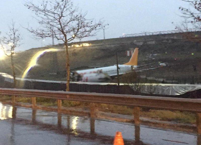 Uçak kazasından ilk fotoğraflar