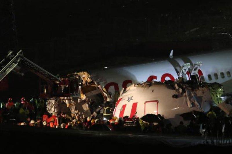 Uçak kazasından ilk fotoğraflar