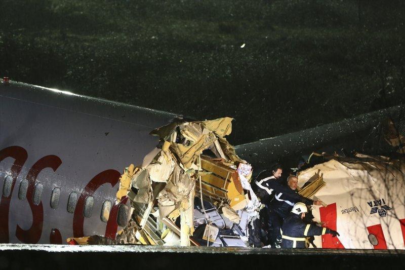 Uçak kazasından ilk fotoğraflar