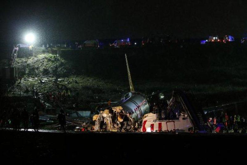 Uçak kazasından ilk fotoğraflar