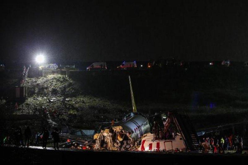 Uçak kazasından ilk fotoğraflar