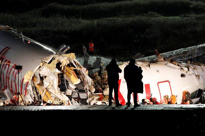 Uçak kazasından ilk fotoğraflar