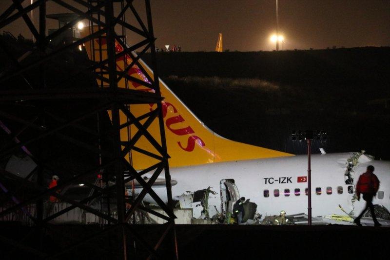 Uçak kazasından ilk fotoğraflar