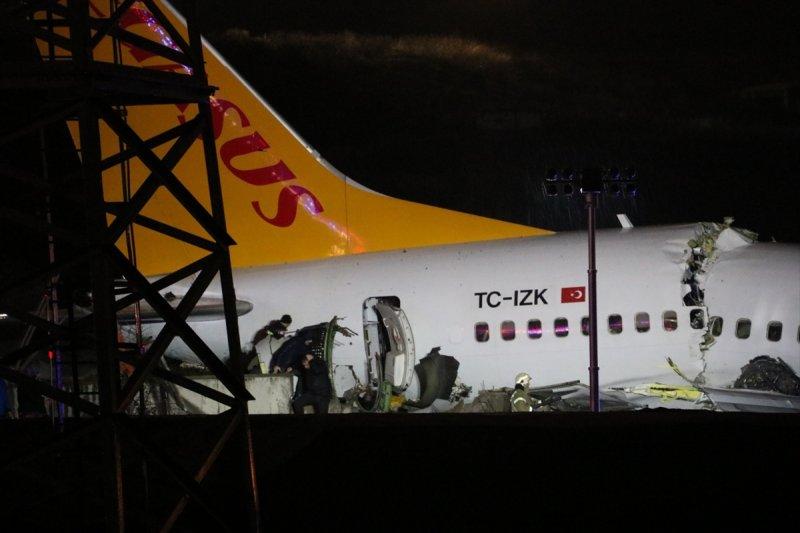 Uçak kazasından ilk fotoğraflar