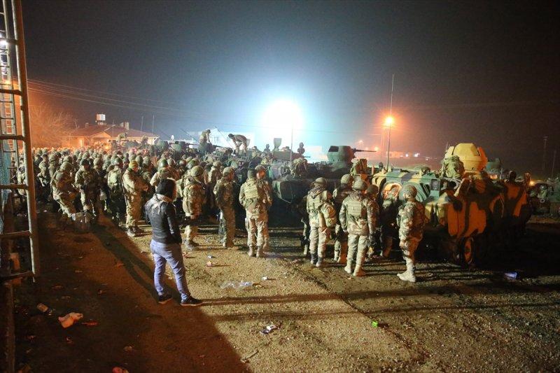 Takviye komandolar Suriye sınırında