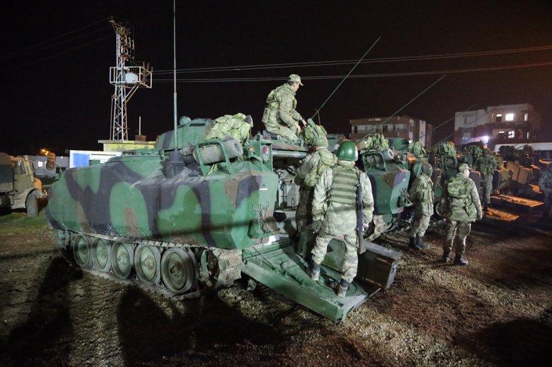 Takviye komandolar Suriye sınırında