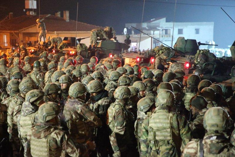 Takviye komandolar Suriye sınırında