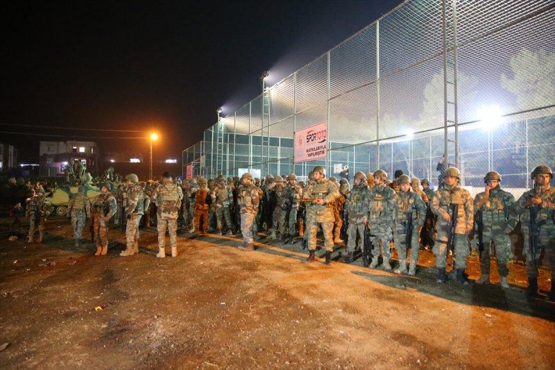 Takviye komandolar Suriye sınırında