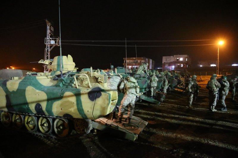 Takviye komandolar Suriye sınırında