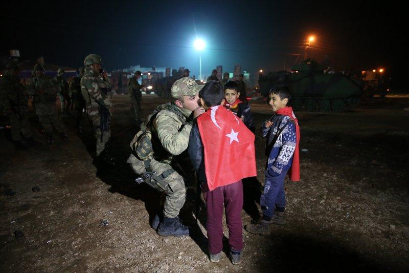 Takviye komandolar Suriye sınırında