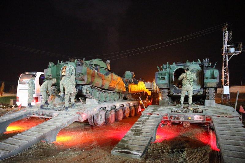 Takviye komandolar Suriye sınırında