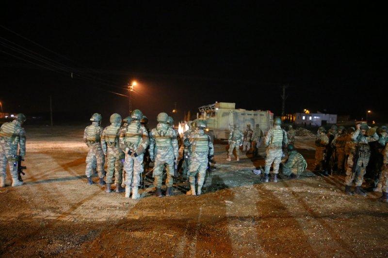 Takviye komandolar Suriye sınırında