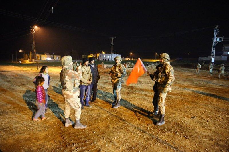 Takviye komandolar Suriye sınırında