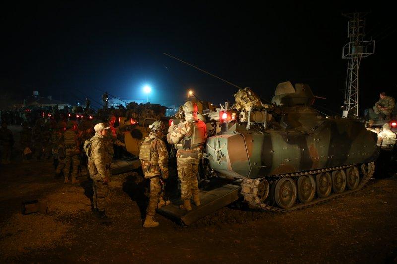 Takviye komandolar Suriye sınırında