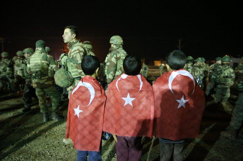 Takviye komandolar Suriye sınırında