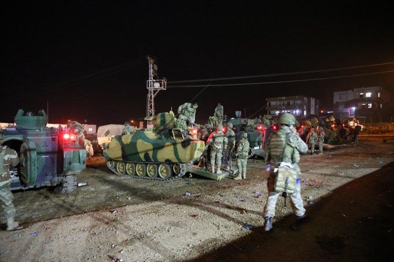 Takviye komandolar Suriye sınırında