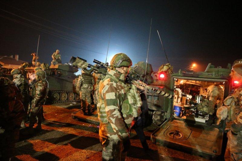 Takviye komandolar Suriye sınırında