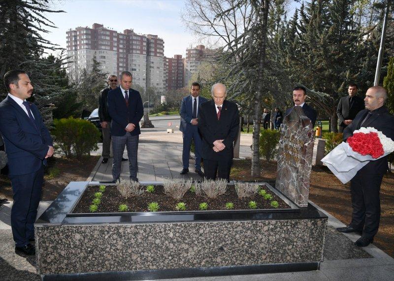 MHP lideri Devlet Bahçeli Türkeş'i dualarla andı