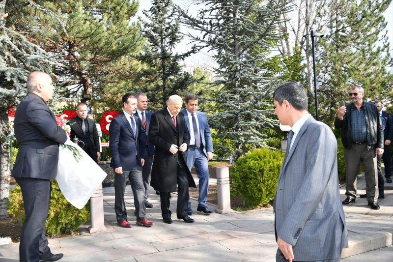 MHP lideri Devlet Bahçeli Türkeş'i dualarla andı