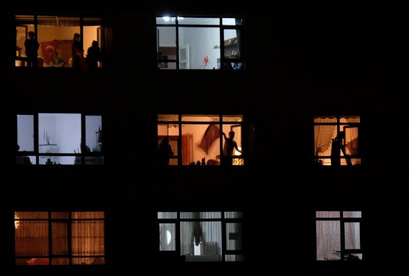 Sokaklar, 23 Nisan için İstiklal Marşı'yla inledi