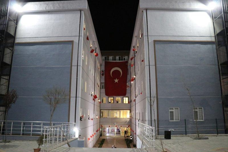 Sokaklar, 23 Nisan için İstiklal Marşı'yla inledi