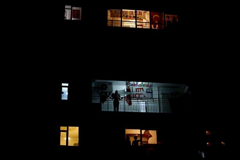 Sokaklar, 23 Nisan için İstiklal Marşı'yla inledi