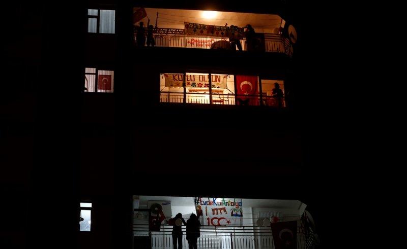 Sokaklar, 23 Nisan için İstiklal Marşı'yla inledi