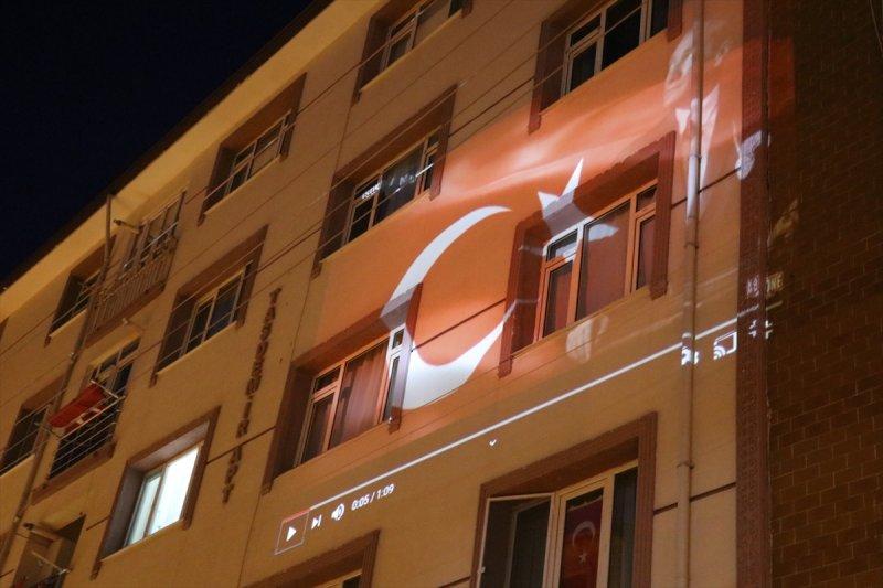 Sokaklar, 23 Nisan için İstiklal Marşı'yla inledi