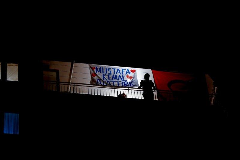 Sokaklar, 23 Nisan için İstiklal Marşı'yla inledi