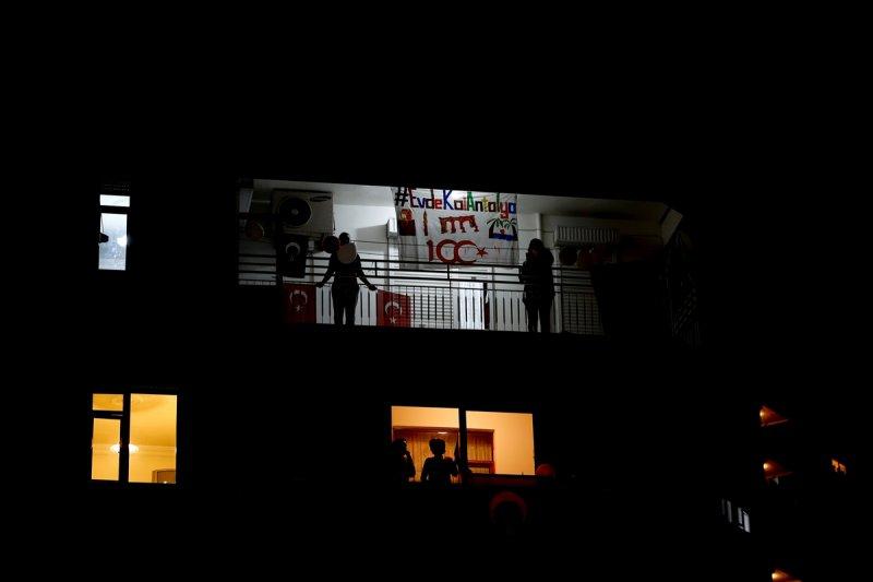 Sokaklar, 23 Nisan için İstiklal Marşı'yla inledi