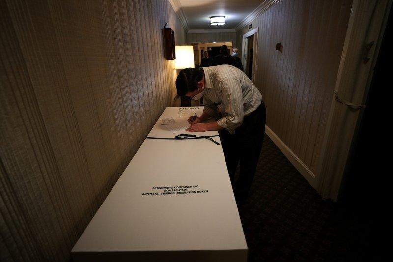 New York'taki cenaze merkezlerinde koronavirüs yoğunluğu 