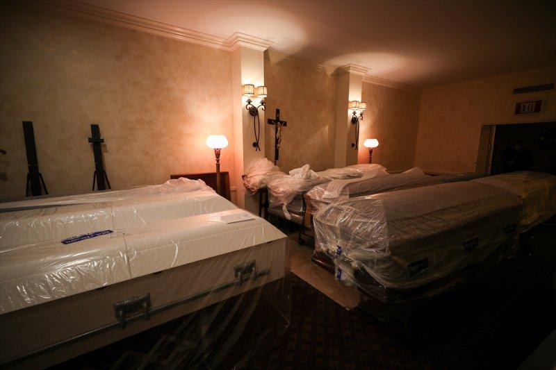 New York'taki cenaze merkezlerinde koronavirüs yoğunluğu 