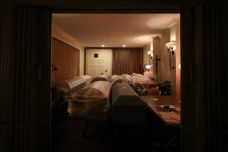 New York'taki cenaze merkezlerinde koronavirüs yoğunluğu 