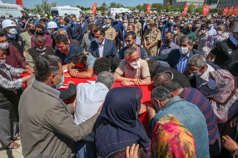 Van'da şehit olan 2 işçi, son yolculuğuna uğurlandı
