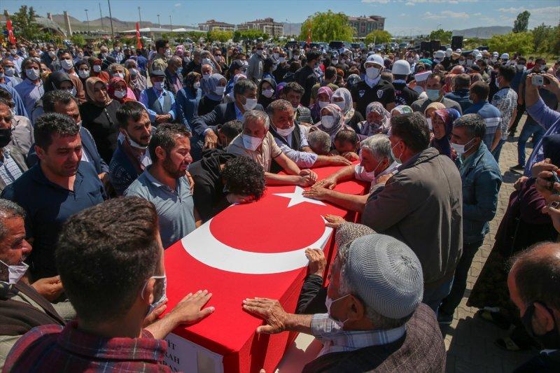 Van'da şehit olan 2 işçi, son yolculuğuna uğurlandı