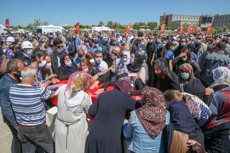 Van'da şehit olan 2 işçi, son yolculuğuna uğurlandı