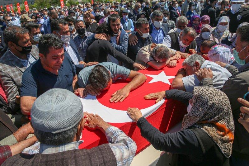 Van'da şehit olan 2 işçi, son yolculuğuna uğurlandı