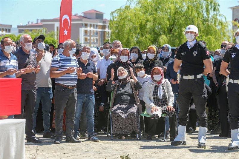Van'da şehit olan 2 işçi, son yolculuğuna uğurlandı