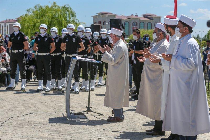 Van'da şehit olan 2 işçi, son yolculuğuna uğurlandı
