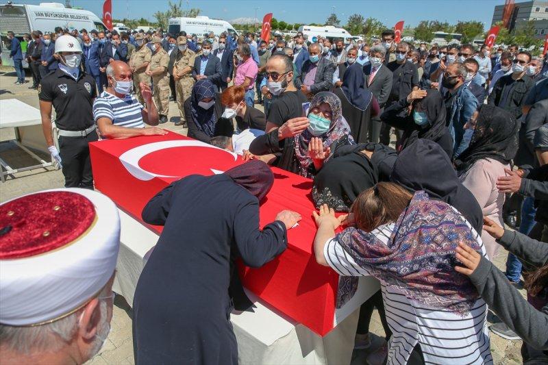Van'da şehit olan 2 işçi, son yolculuğuna uğurlandı