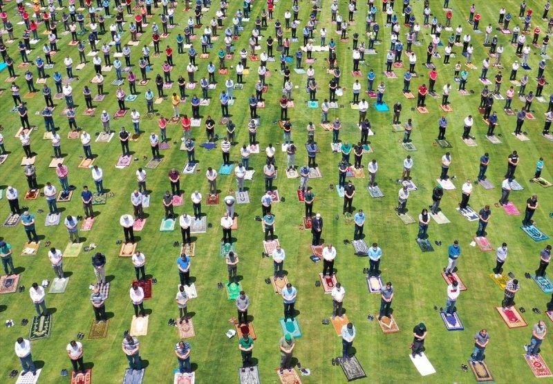 Cuma namazı salgın sonrası üçüncü kez kılındı