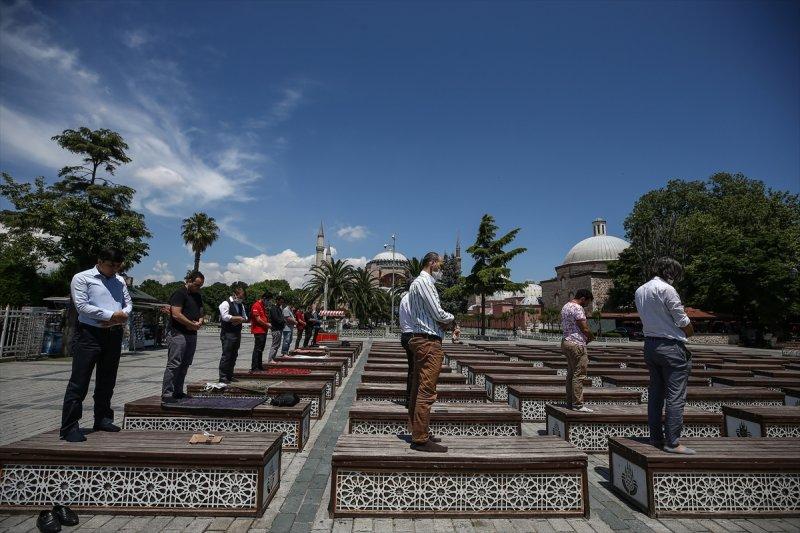Cuma namazı salgın sonrası üçüncü kez kılındı