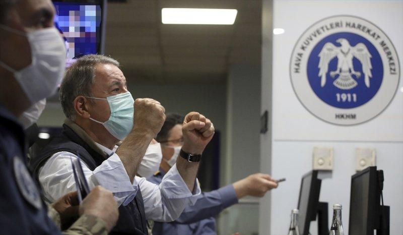 Milli Savunma Bakanı Hulusi Akar, Harekat Merkezi'nde