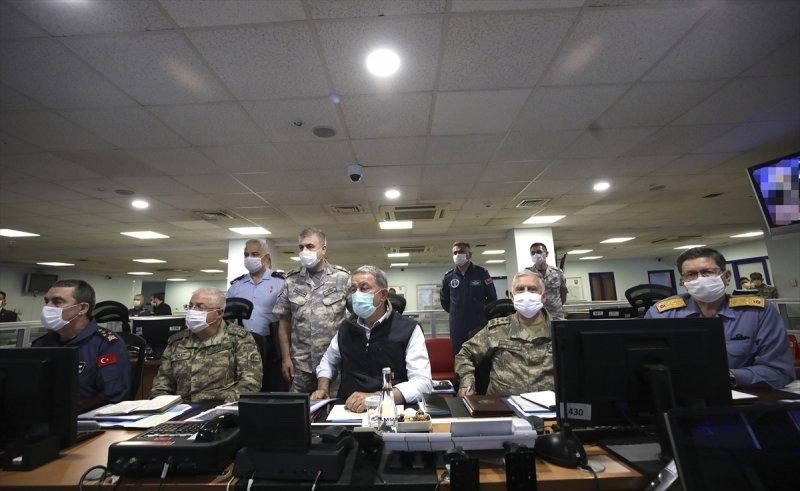 Milli Savunma Bakanı Hulusi Akar, Harekat Merkezi'nde