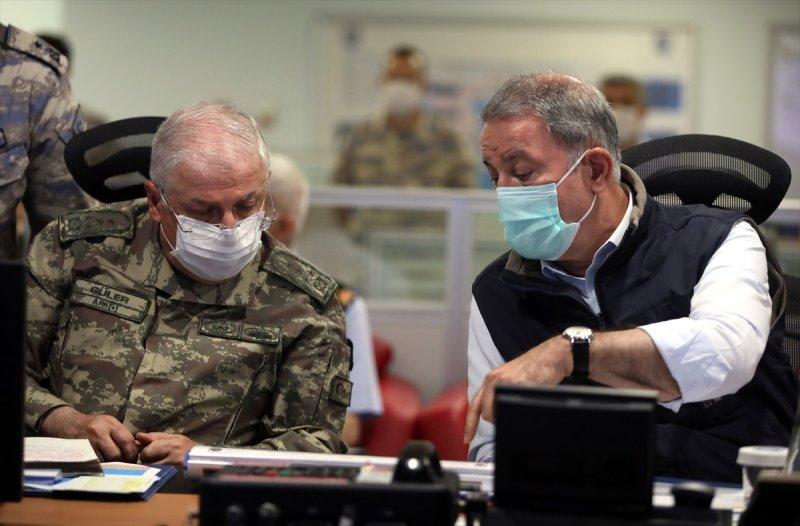 Milli Savunma Bakanı Hulusi Akar, Harekat Merkezi'nde