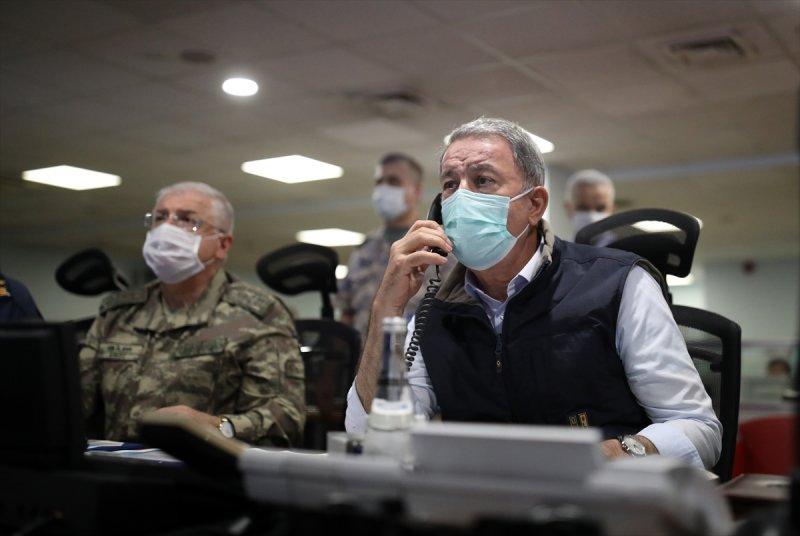 Milli Savunma Bakanı Hulusi Akar, Harekat Merkezi'nde